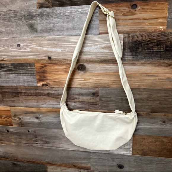 Athleta X Alicia Keys Sling Bag Cream Faux Leather Limited Edition READ - Picture 5 of 13